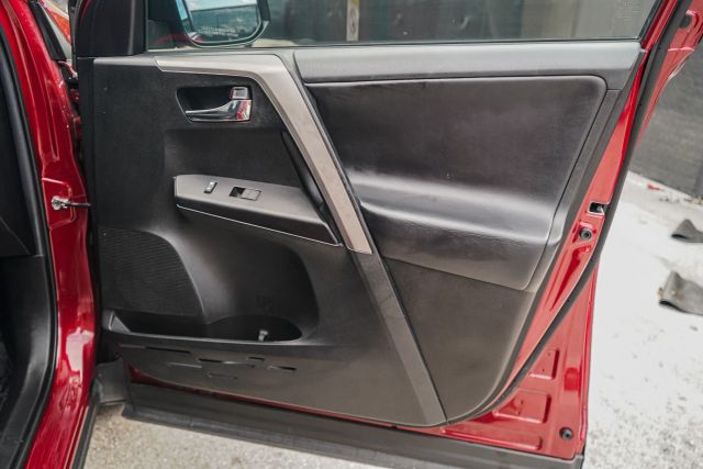 
								2018 Toyota RAV4 XLE Sport Utility 4D full									