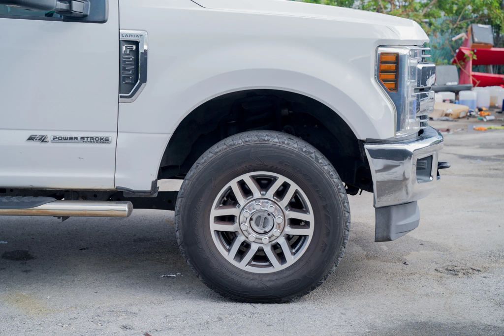 
								2019 Ford F250 Super Duty Crew Cab Lariat Pickup 4D 6 3/4 ft full									