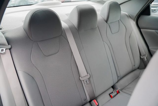 
								2023 Hyundai Elantra SE Sedan 4D full									