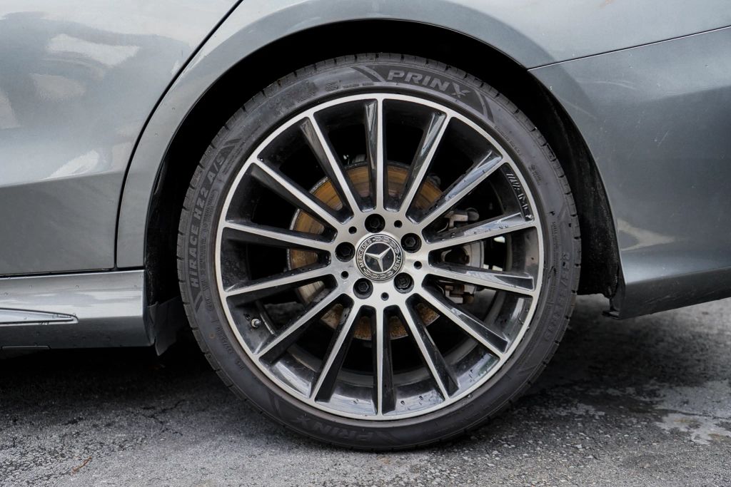 
								2019 Mercedes-Benz C-Class C 300 Sedan 4D full									