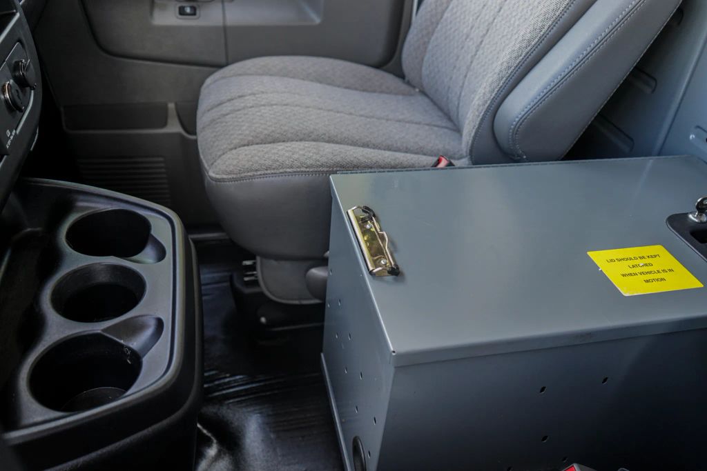 
								2021 Chevrolet Express 2500 Cargo Regular Van 3D full									