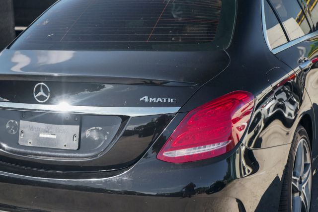 
								2017 Mercedes-Benz C-Class C 300 4MATIC Sedan 4D full									