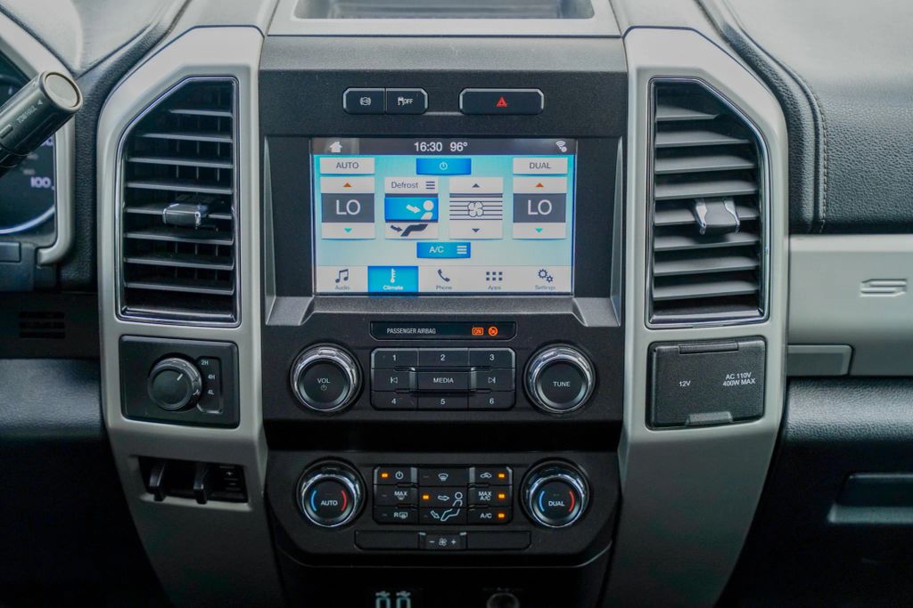 
								2019 Ford F250 Super Duty Crew Cab Lariat Pickup 4D 6 3/4 ft full									