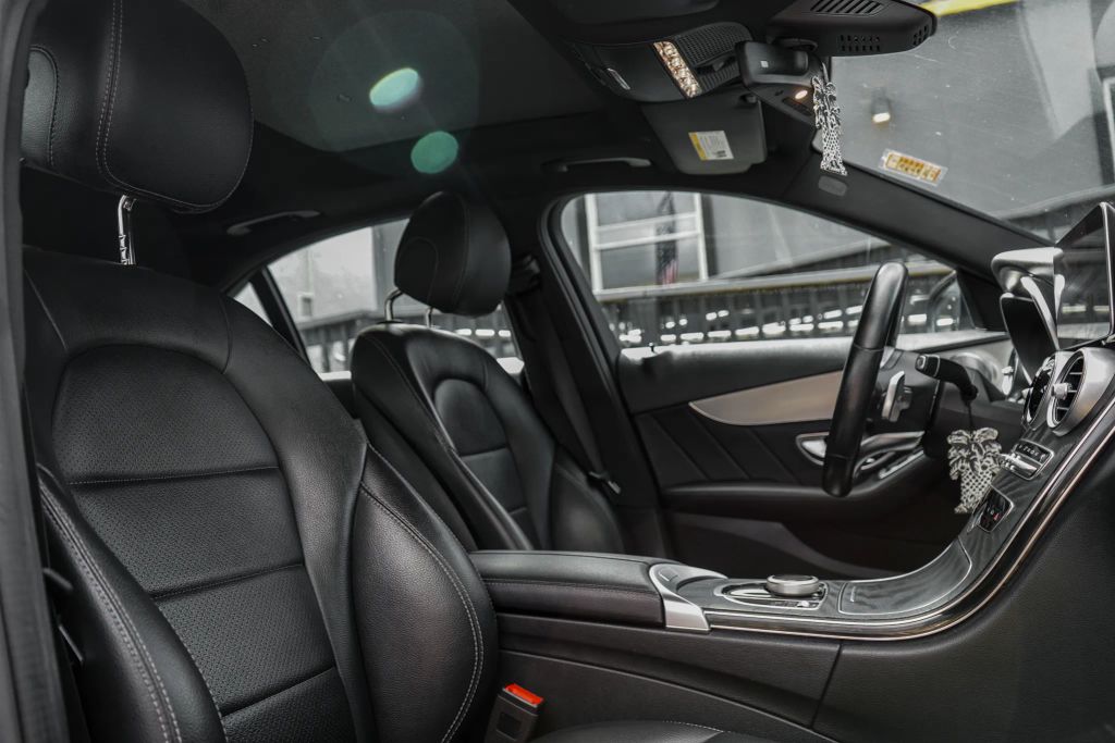 
								2019 Mercedes-Benz C-Class C 300 Sedan 4D full									