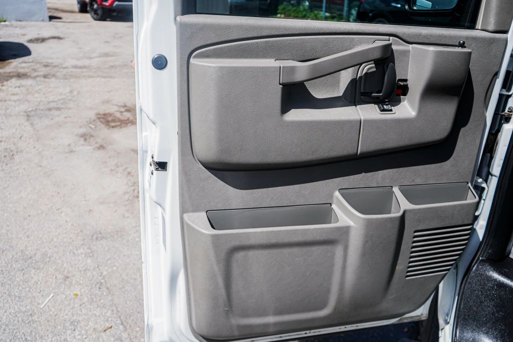 
								2021 Chevrolet Express 2500 Cargo Regular Van 3D full									