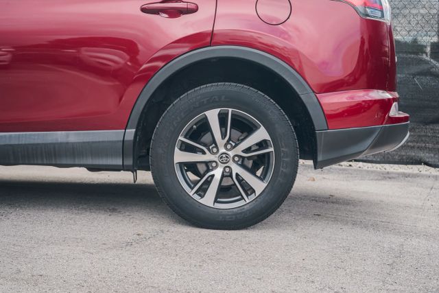 
								2018 Toyota RAV4 XLE Sport Utility 4D full									