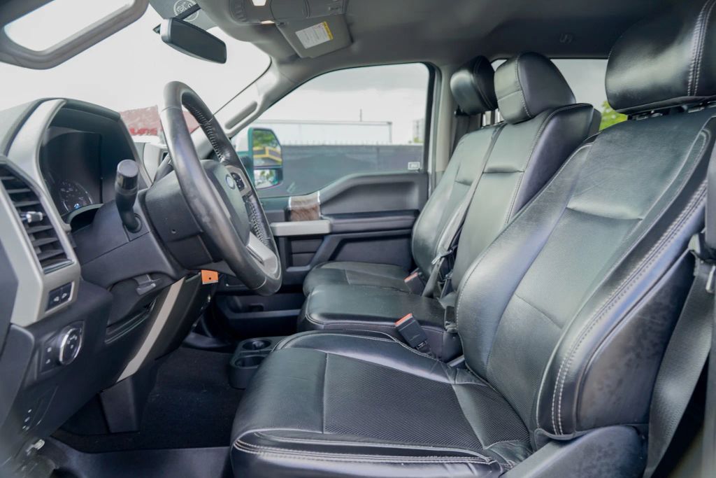 
								2019 Ford F250 Super Duty Crew Cab Lariat Pickup 4D 6 3/4 ft full									