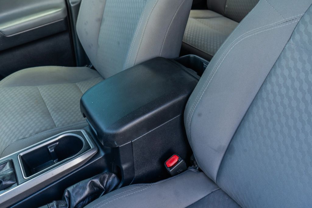 
								2020 Toyota Tacoma Double Cab SR5 Pickup 4D 6 ft full									