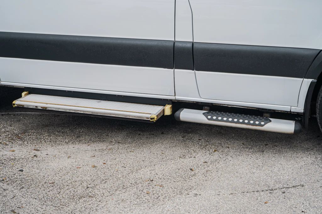 
								2021 Mercedes-Benz Sprinter 2500 Passenger High Roof w/144  WB Van 3D full									