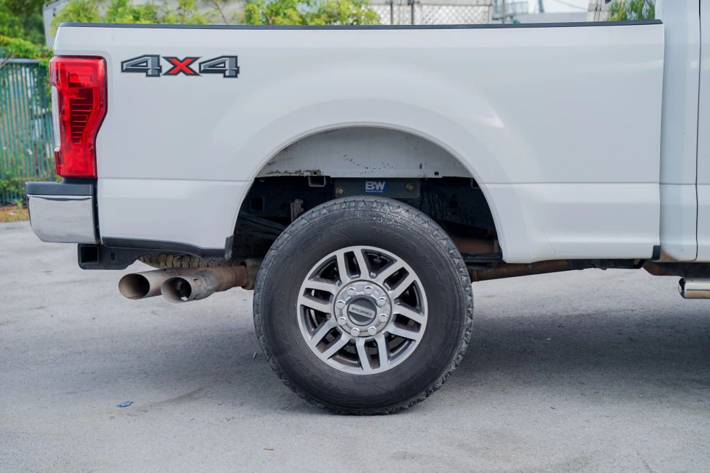 
								2019 Ford F250 Super Duty Crew Cab Lariat Pickup 4D 6 3/4 ft full									