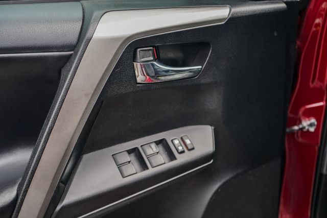 
								2018 Toyota RAV4 XLE Sport Utility 4D full									