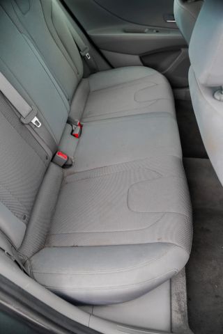 
								2023 Hyundai Elantra SE Sedan 4D full									