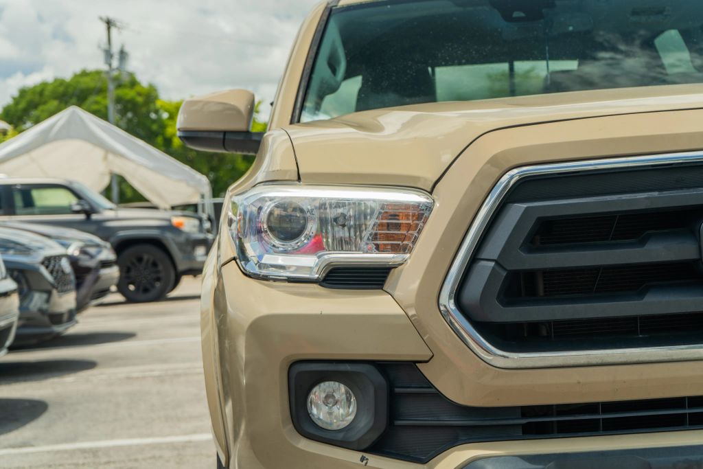 
								2020 Toyota Tacoma Double Cab SR5 Pickup 4D 6 ft full									