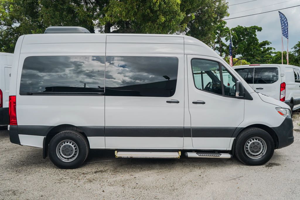 
								2021 Mercedes-Benz Sprinter 2500 Passenger High Roof w/144  WB Van 3D full									