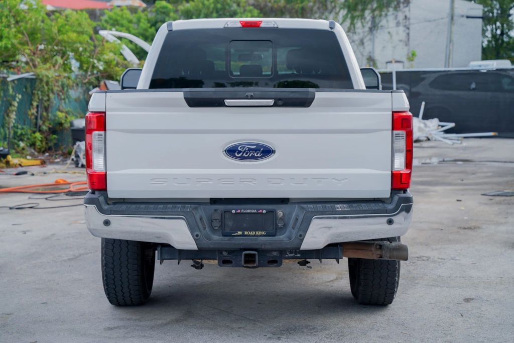 
								2019 Ford F250 Super Duty Crew Cab Lariat Pickup 4D 6 3/4 ft full									