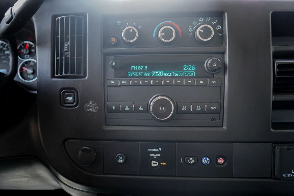 
								2021 Chevrolet Express 2500 Cargo Regular Van 3D full									