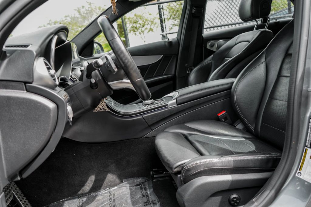 
								2019 Mercedes-Benz C-Class C 300 Sedan 4D full									