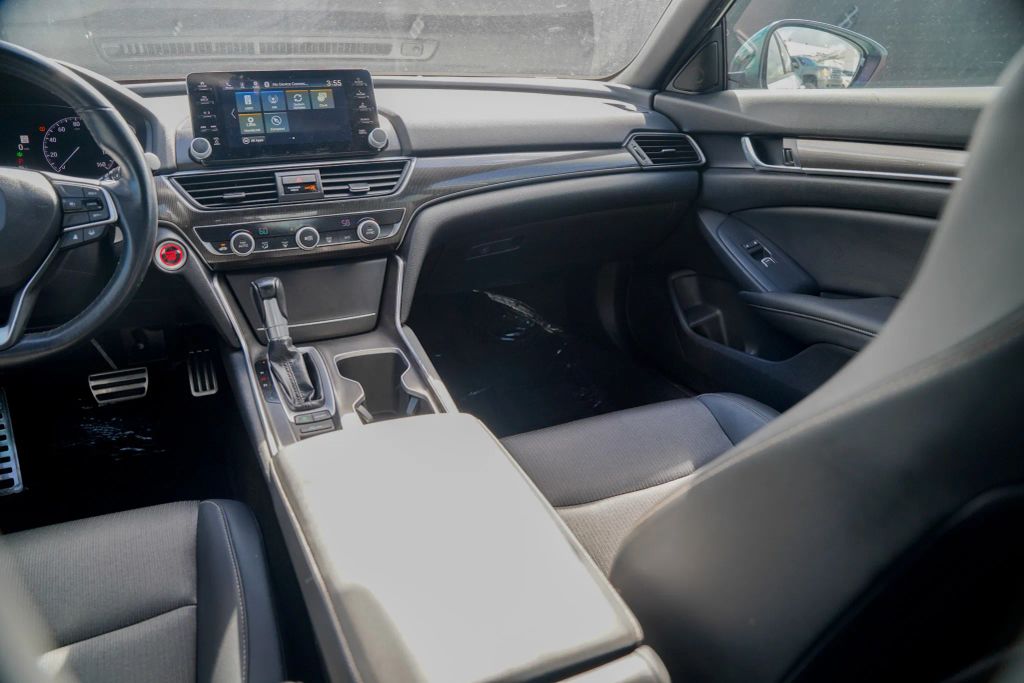 
								2021 Honda Accord Sport Sedan 4D full									