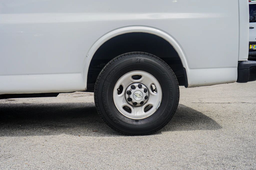 
								2021 Chevrolet Express 2500 Cargo Regular Van 3D full									