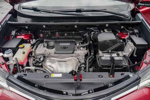 
								2018 Toyota RAV4 XLE Sport Utility 4D full									