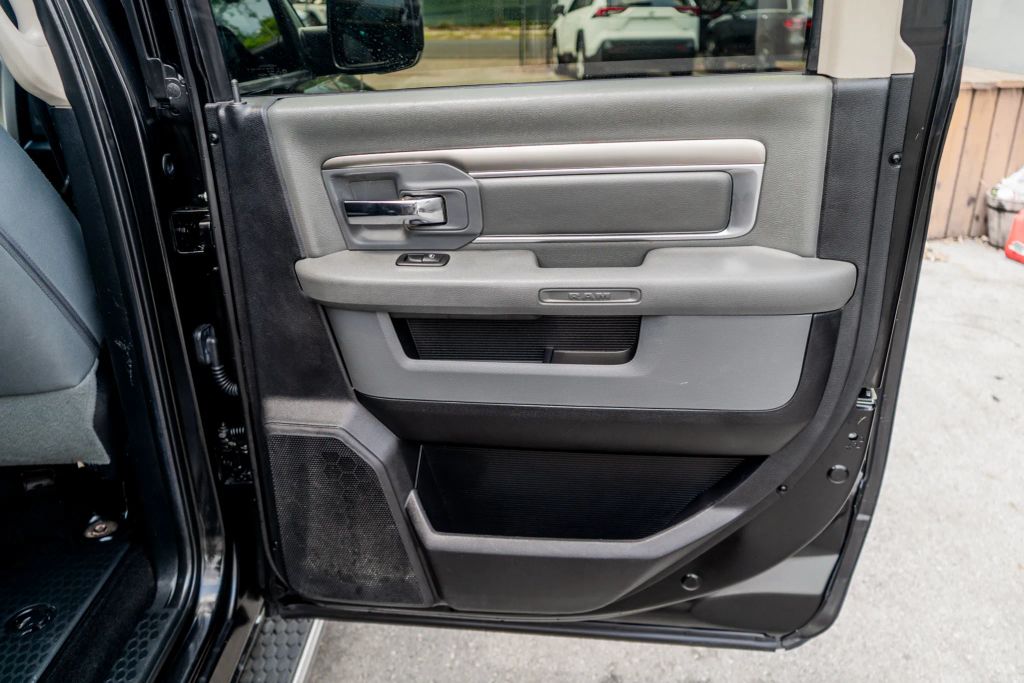 
								2016 Ram 1500 Crew Cab Big Horn Pickup 4D 5 1/2 ft full									