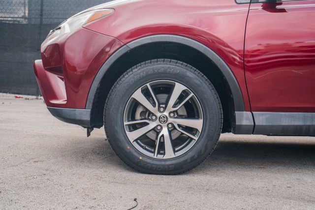 
								2018 Toyota RAV4 XLE Sport Utility 4D full									