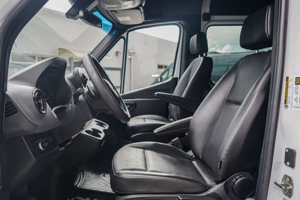 
								2021 Mercedes-Benz Sprinter 2500 Passenger High Roof w/144  WB Van 3D full									