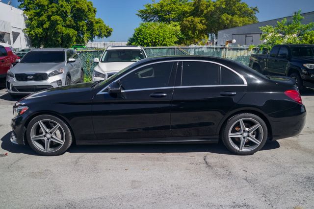 
								2017 Mercedes-Benz C-Class C 300 4MATIC Sedan 4D full									