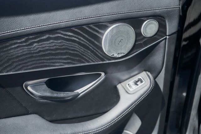 
								2017 Mercedes-Benz C-Class C 300 4MATIC Sedan 4D full									