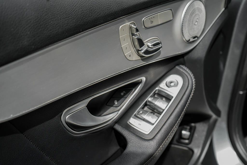 
								2019 Mercedes-Benz C-Class C 300 Sedan 4D full									