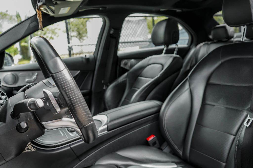 
								2019 Mercedes-Benz C-Class C 300 Sedan 4D full									