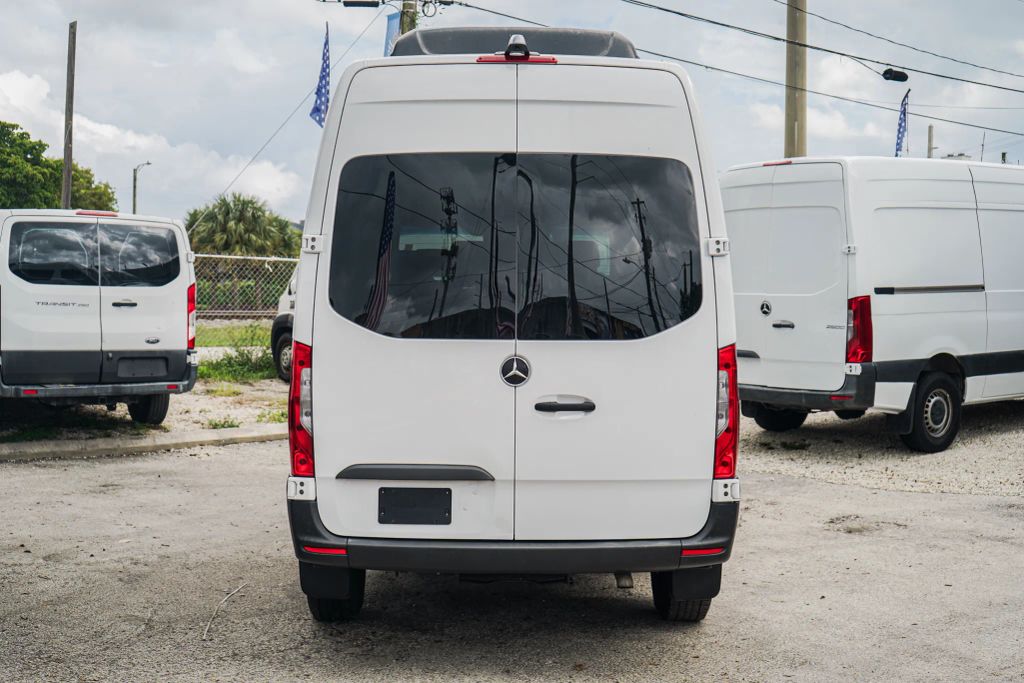 
								2021 Mercedes-Benz Sprinter 2500 Passenger High Roof w/144  WB Van 3D full									