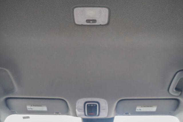 
								2023 Hyundai Elantra SE Sedan 4D full									