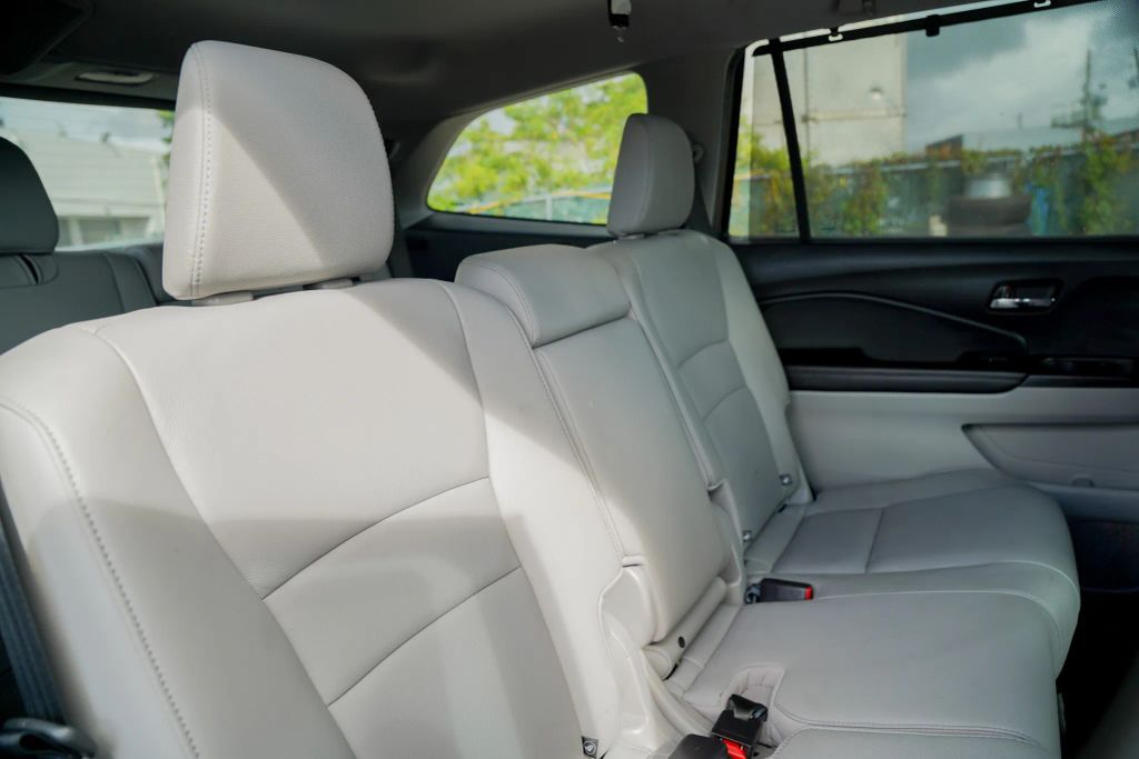 
								2020 Honda Pilot EX-L Sport Utility 4D full									