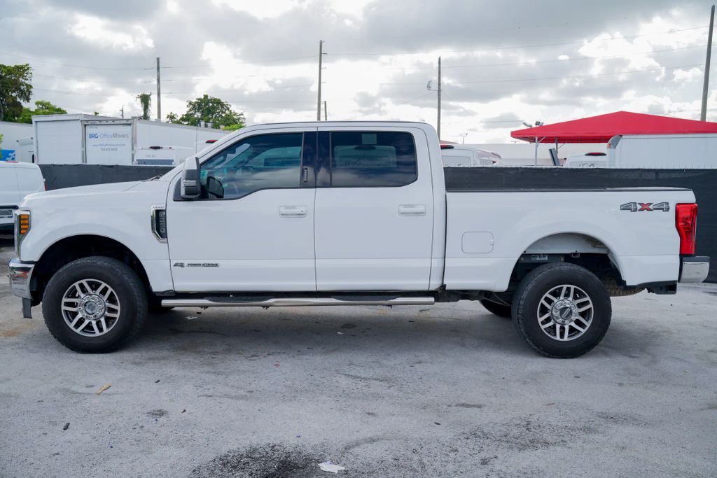
								2019 Ford F250 Super Duty Crew Cab Lariat Pickup 4D 6 3/4 ft full									