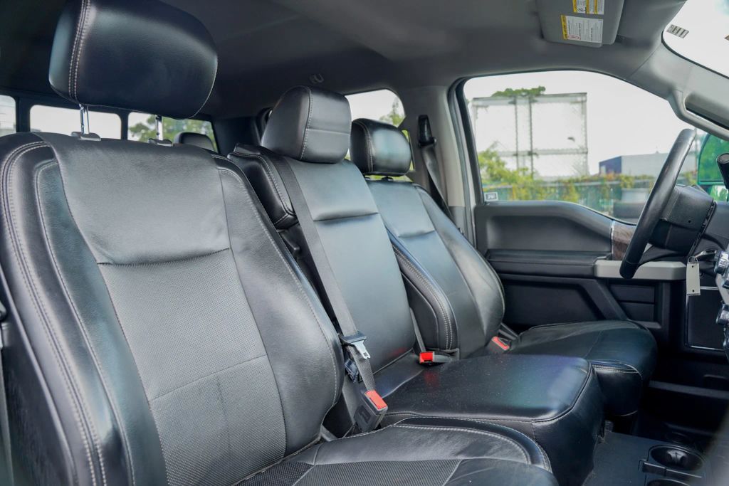 
								2019 Ford F250 Super Duty Crew Cab Lariat Pickup 4D 6 3/4 ft full									