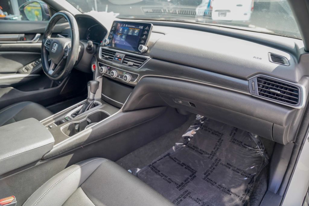 
								2021 Honda Accord Sport Sedan 4D full									