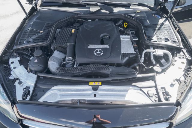 
								2017 Mercedes-Benz C-Class C 300 4MATIC Sedan 4D full									