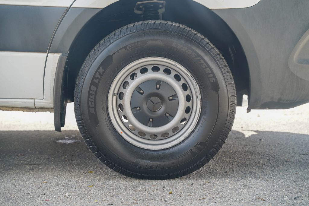 
								2023 Mercedes-Benz Sprinter 2500 Cargo High Roof w/170  WB Van 3D full									