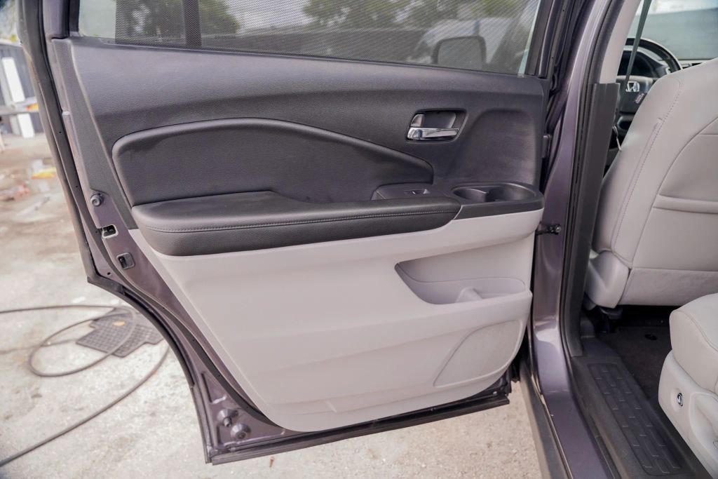 
								2020 Honda Pilot EX-L Sport Utility 4D full									