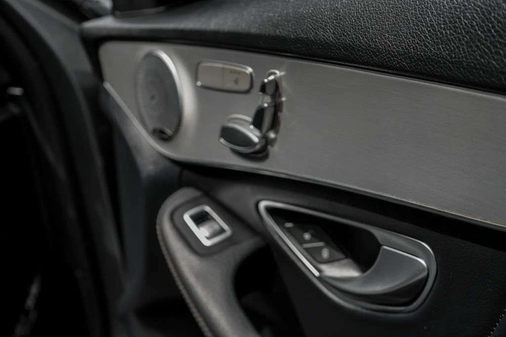 
								2019 Mercedes-Benz C-Class C 300 Sedan 4D full									