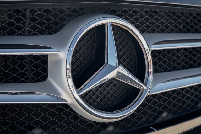 
								2017 Mercedes-Benz C-Class C 300 4MATIC Sedan 4D full									