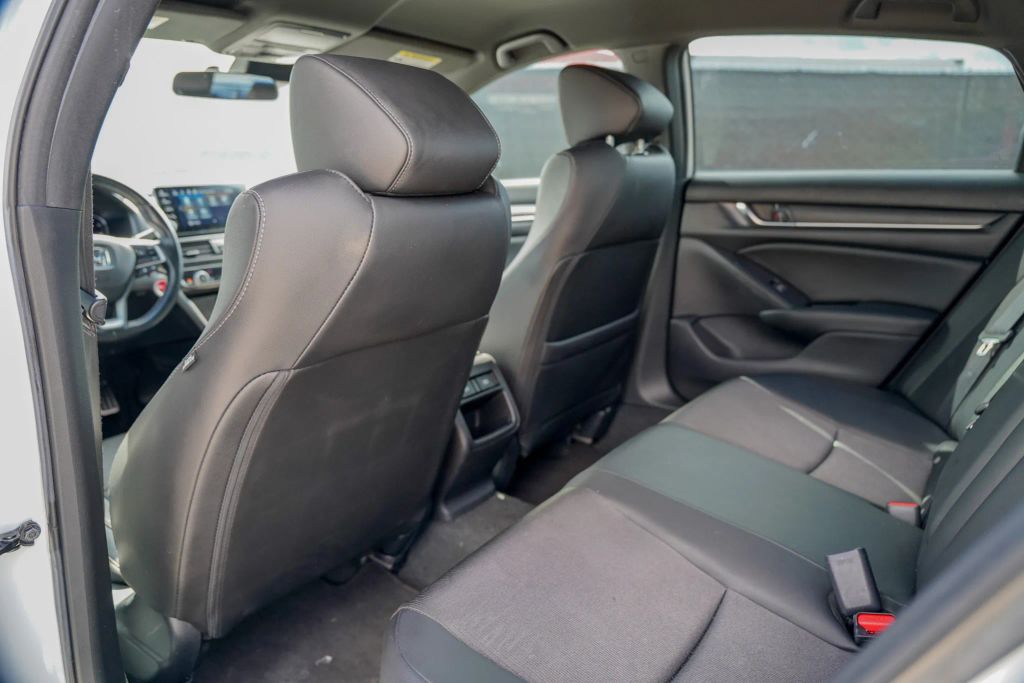 
								2021 Honda Accord Sport Sedan 4D full									