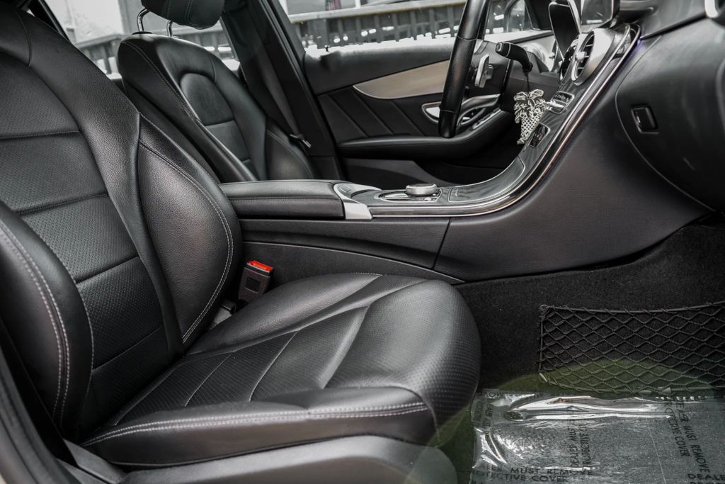 
								2019 Mercedes-Benz C-Class C 300 Sedan 4D full									