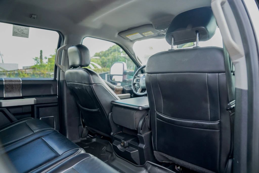 
								2019 Ford F250 Super Duty Crew Cab Lariat Pickup 4D 6 3/4 ft full									