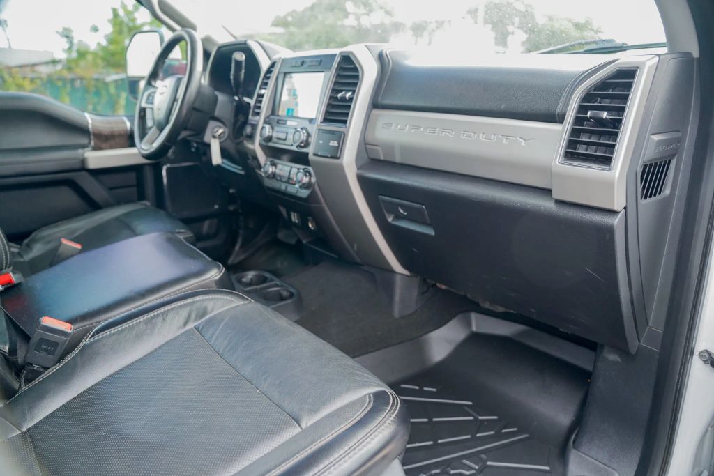 
								2019 Ford F250 Super Duty Crew Cab Lariat Pickup 4D 6 3/4 ft full									