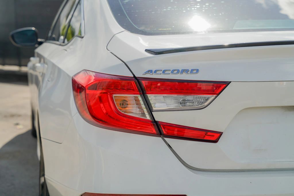 
								2021 Honda Accord Sport Sedan 4D full									