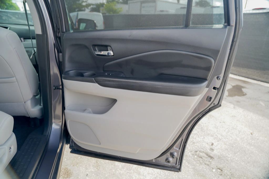 
								2020 Honda Pilot EX-L Sport Utility 4D full									