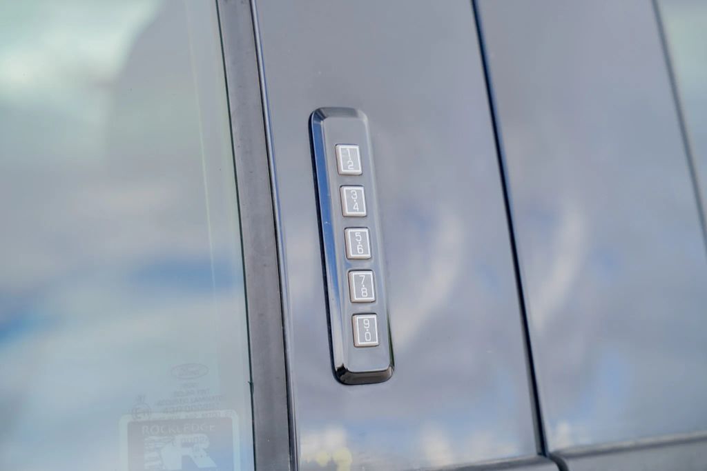 
								2019 Ford F250 Super Duty Crew Cab Lariat Pickup 4D 6 3/4 ft full									