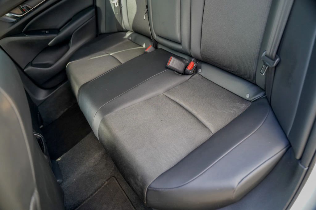 
								2021 Honda Accord Sport Sedan 4D full									